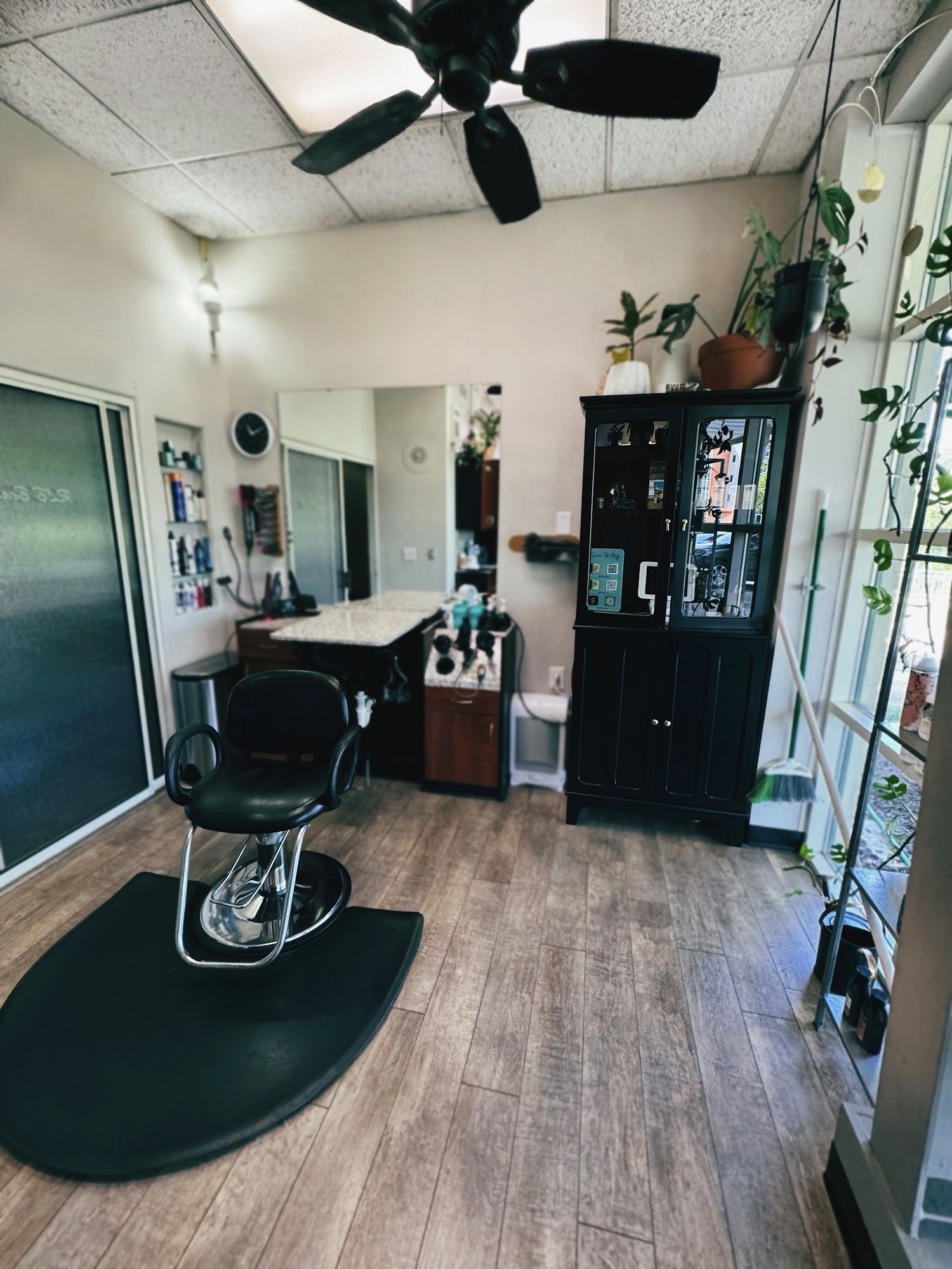 Salons Etc