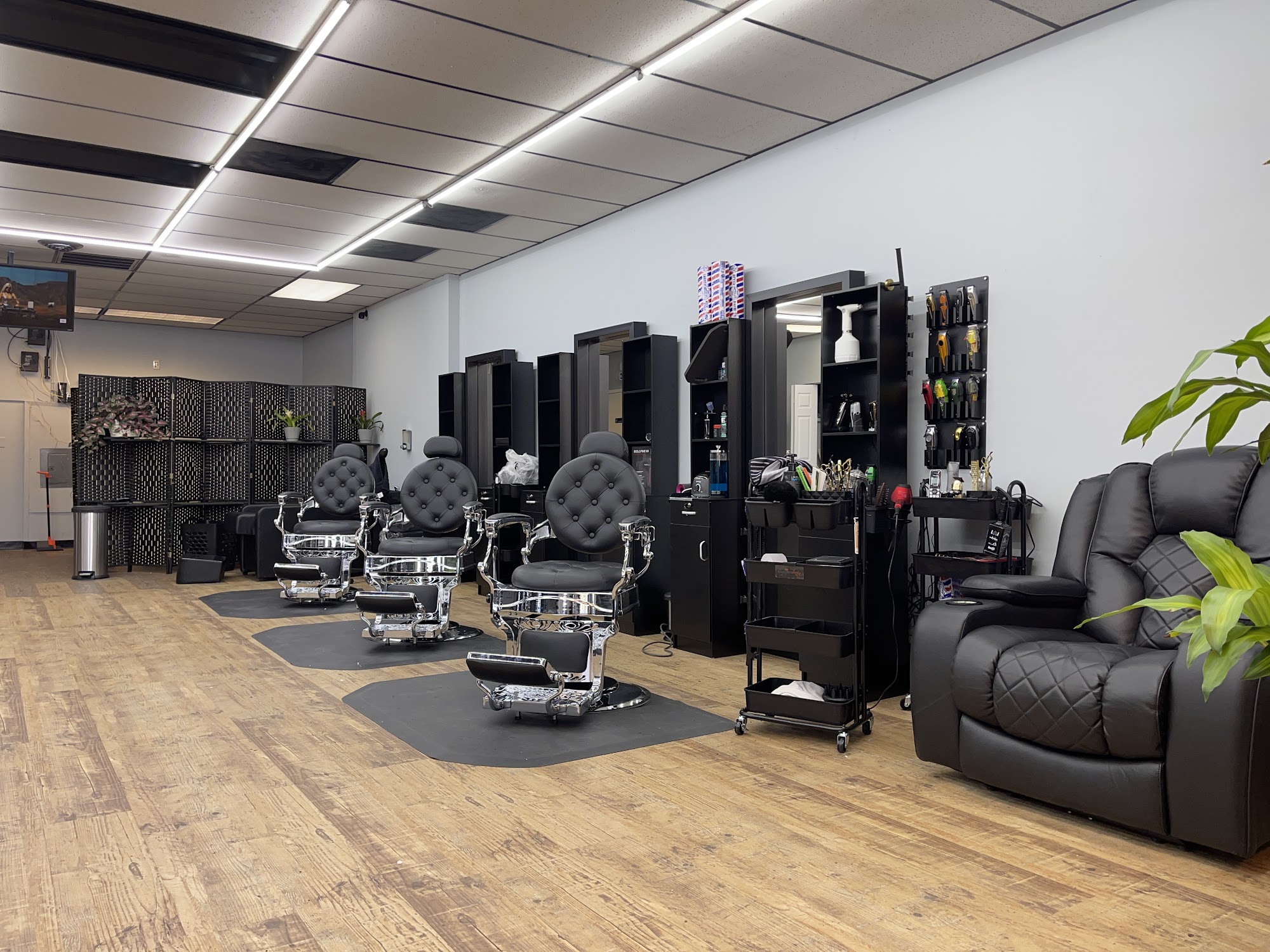 Time to Cut Barbershop 3877 S 27th St, Milwaukee Wisconsin 53221