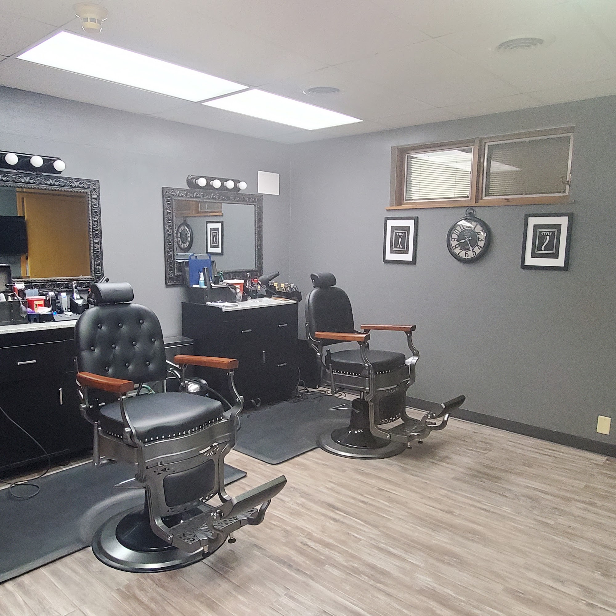 Unique Cuts 829 S Green Bay Rd, Mt Pleasant Wisconsin 53406