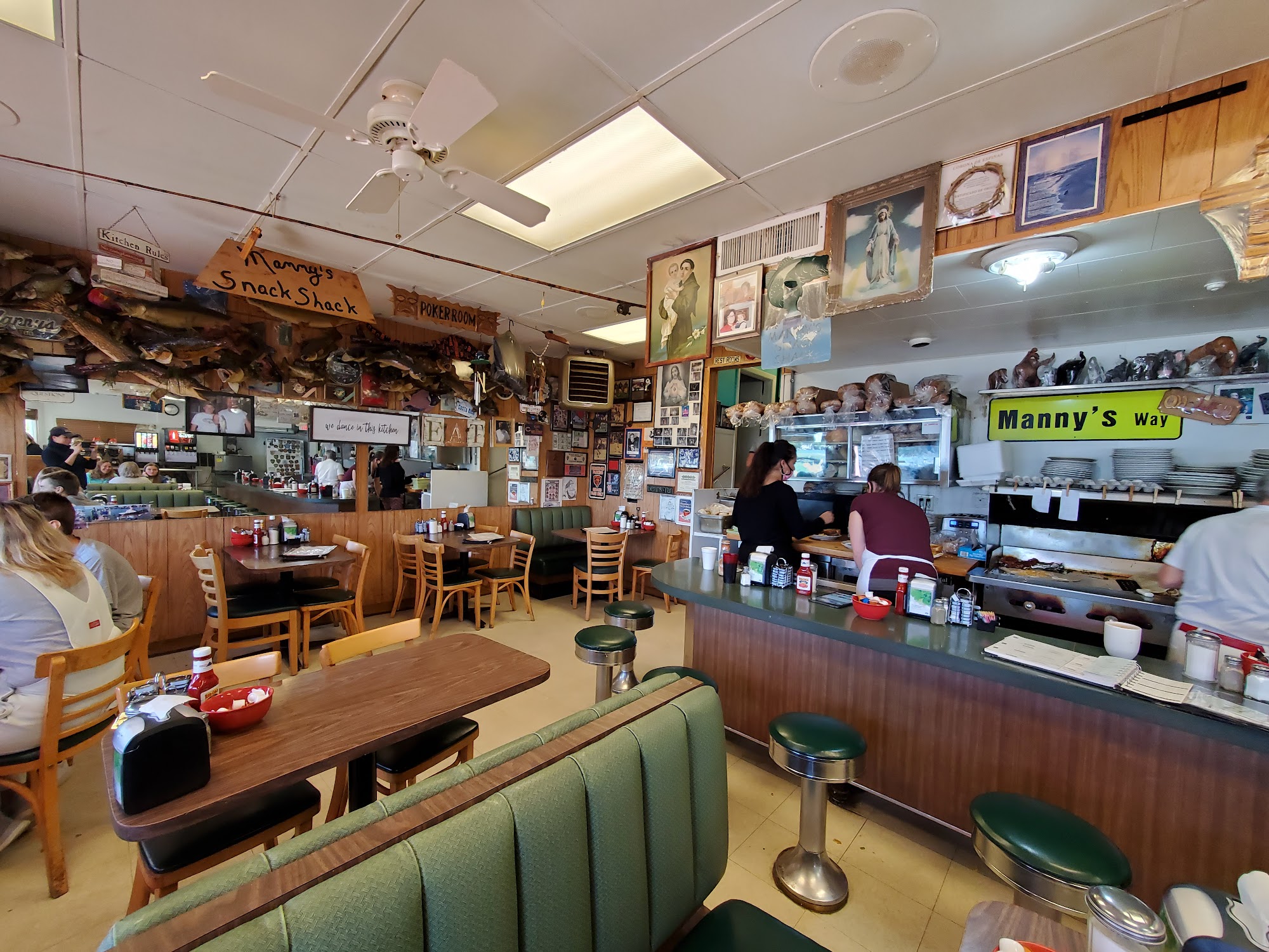 Manny's Snack Shack Twin Lakes