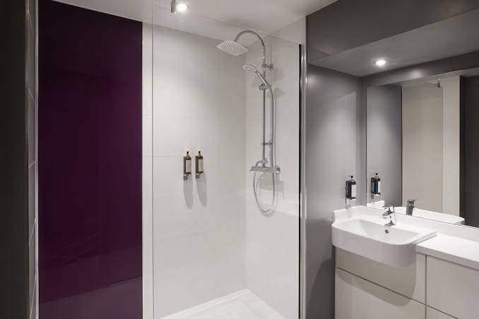 Premier Inn Chippenham hotel