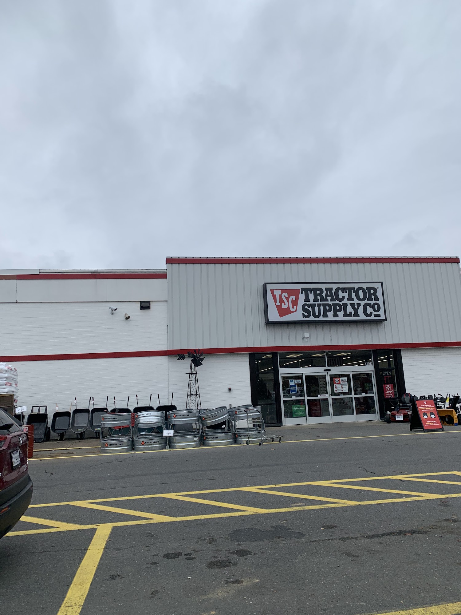TRACTOR SUPPLY CO. - 4303 Robert C Byrd Dr, Beckley WV - Hours